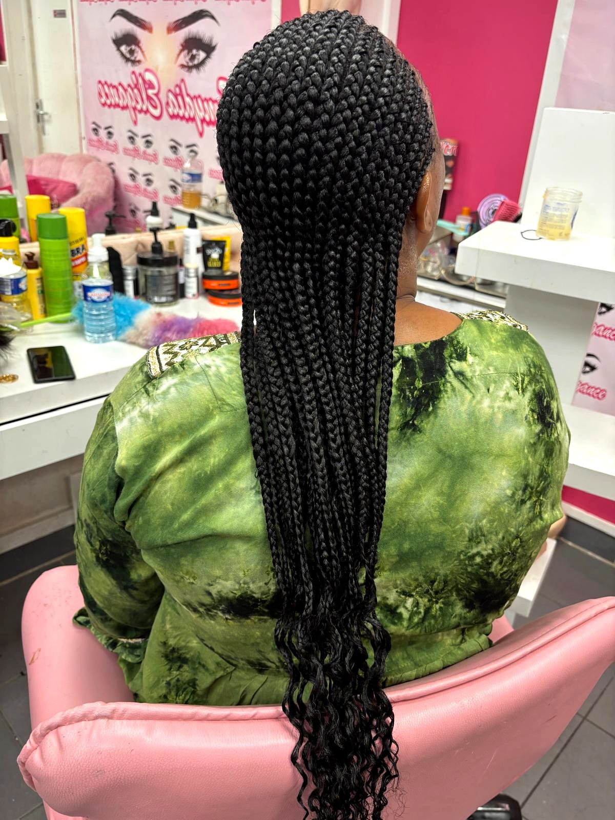 Box braids longues avec pointes bouclées — vue arrière