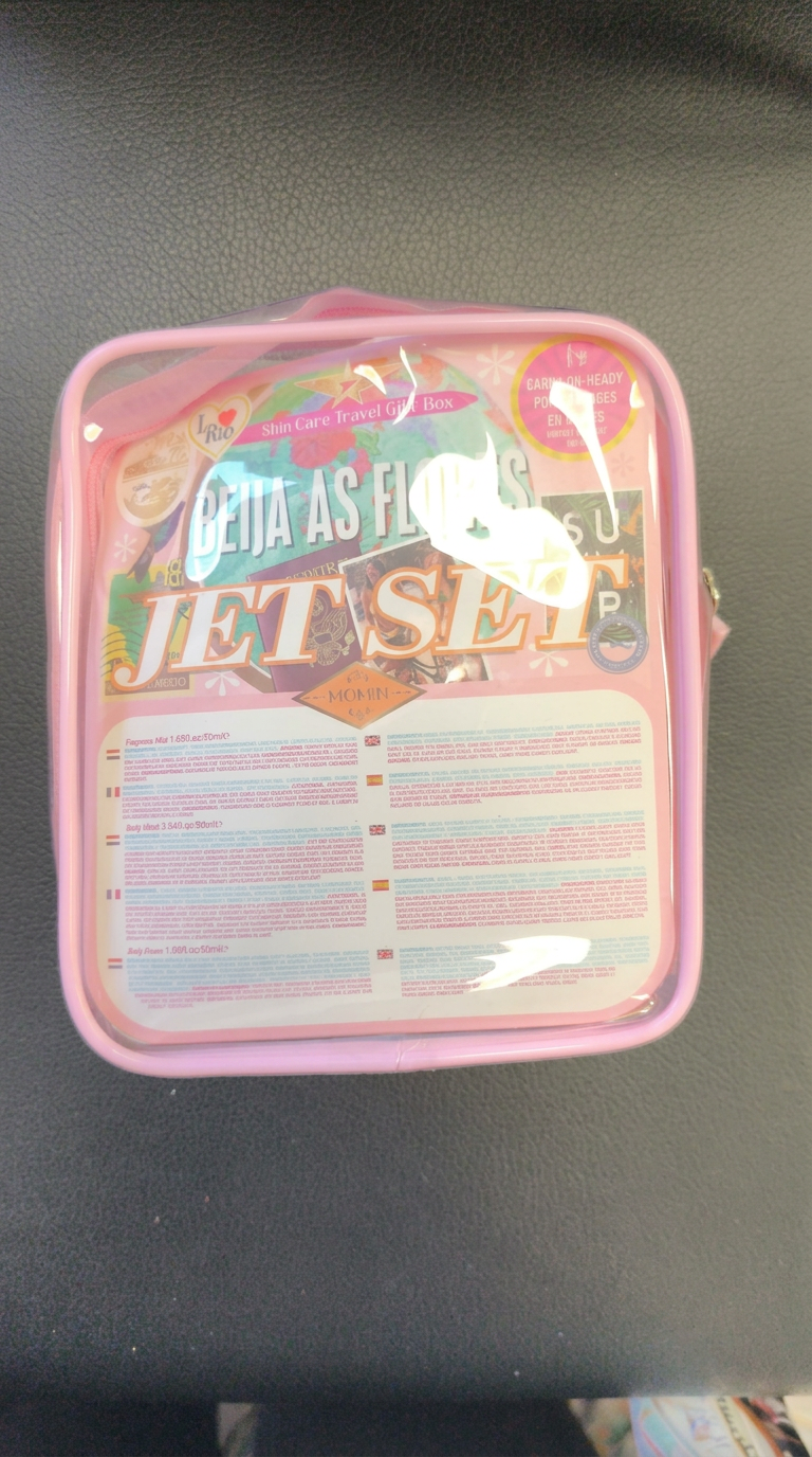 Coffret de cosmétiques sélectionné en boutique