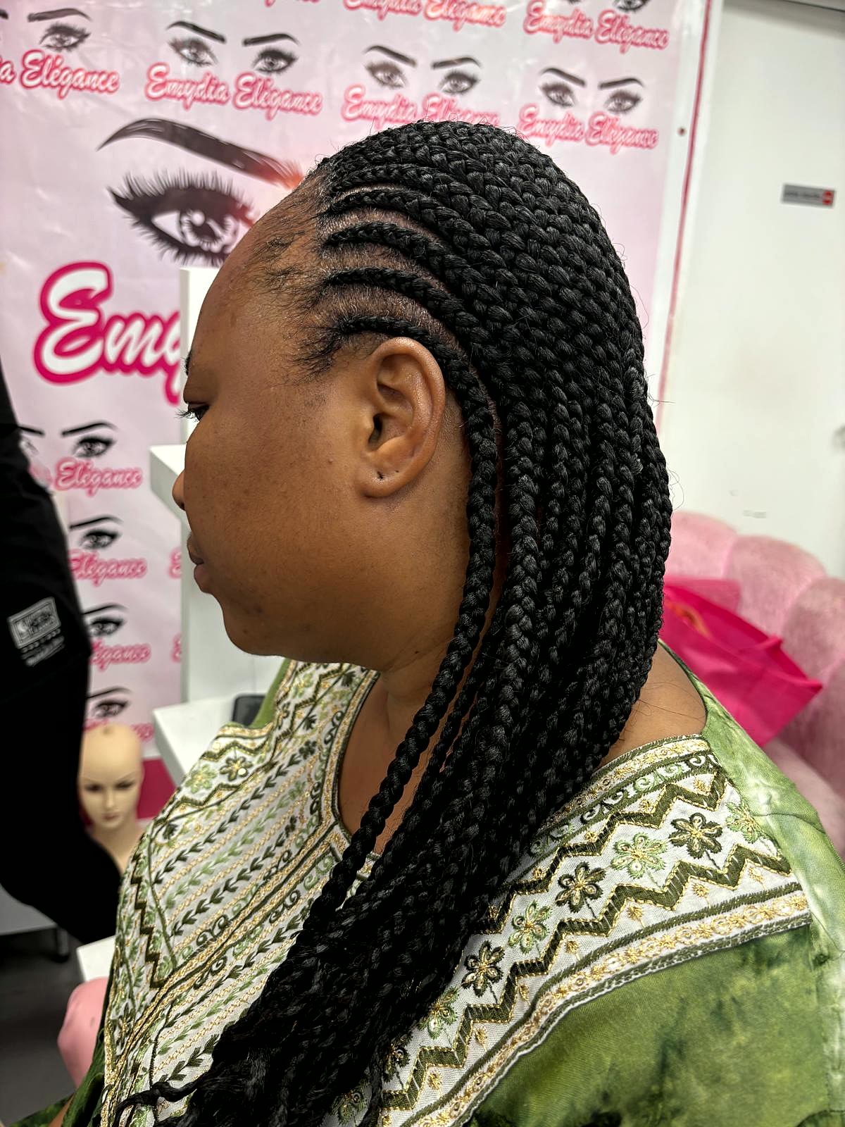 Tresses collées femme longues et fines — vue de profil