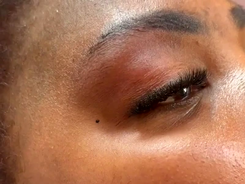 Extensions de cils posées en boutique à Trappes